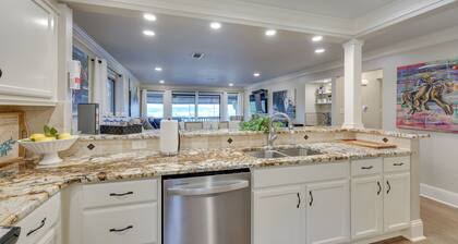 Luxury Lakefront Hot Springs Condo w/ Pools!