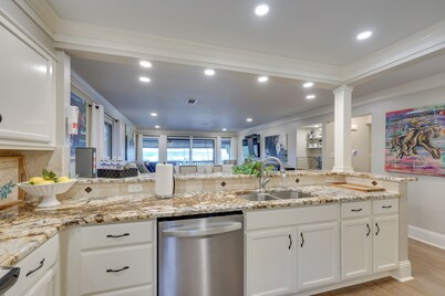 Luxury Lakefront Hot Springs Condo w/ Pools!