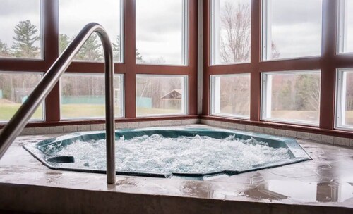 Modern Rustic townhouse close to everything NH! Work and play year round. 