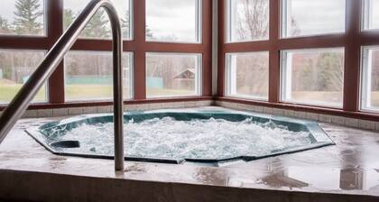 Modern Rustic townhouse close to everything NH! Work and play year round.