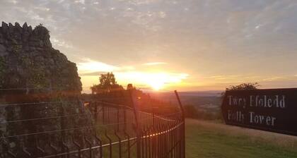 2 bed cottage - vg walking & mountain biking area.