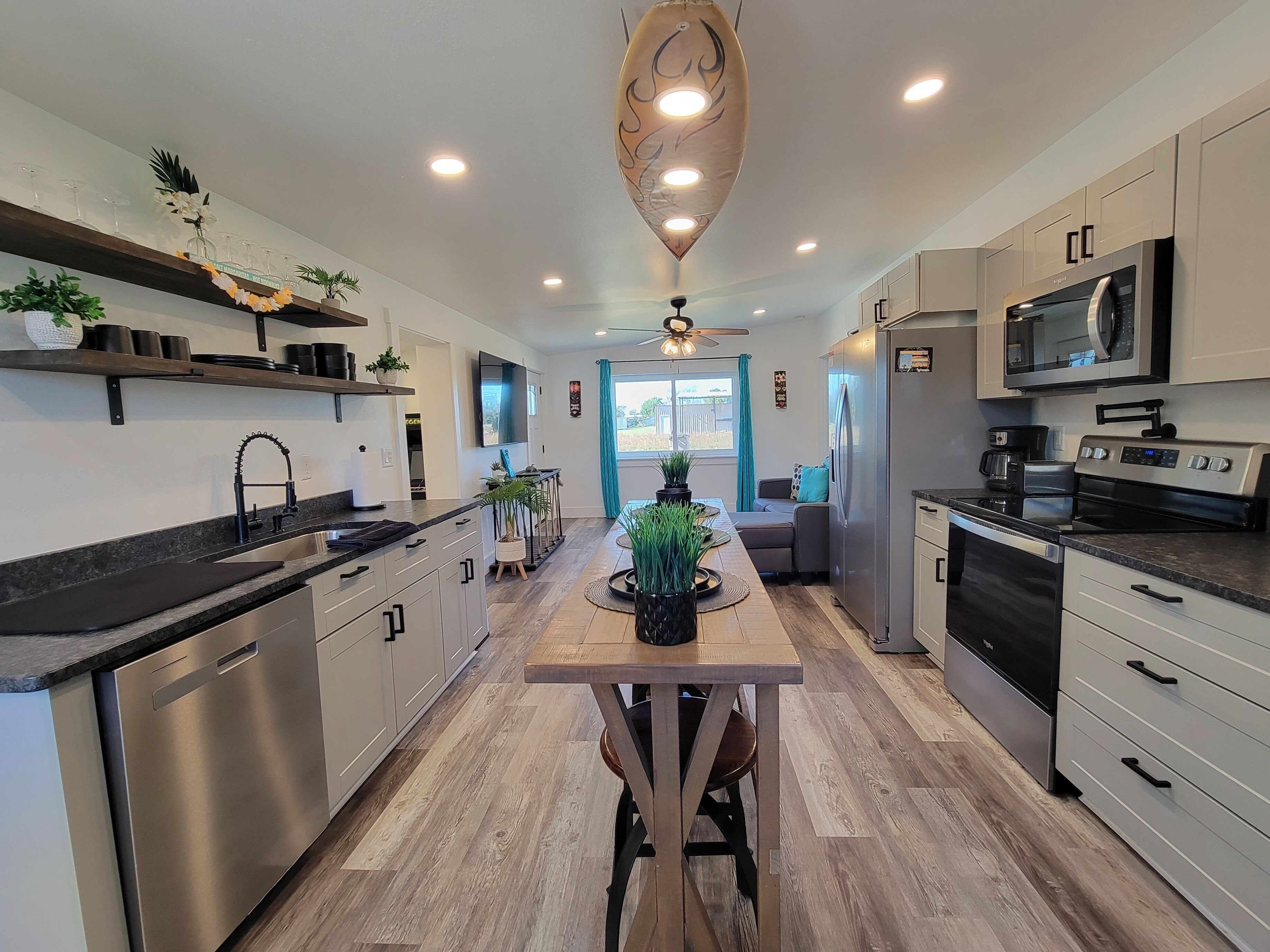 Refrigerador, microondas, horno y parrilla de estufa 