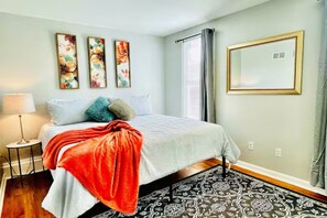 3 habitaciones, tabla de planchar con plancha, wifi y ropa de cama 