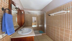 Shower, hair dryer, towels - Yuremar La Puntilla Atico (Valle Gran Rey)