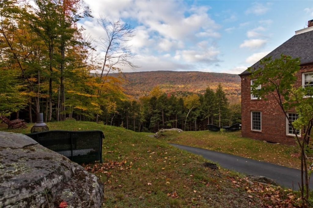 Catskills Hideaway - West