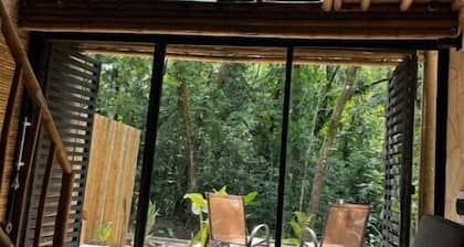 Cabaña de Bambú en la Selva