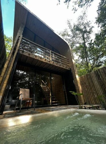 Cabaña de Bambú en la Selva