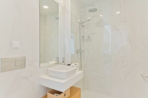 Bathtub, hair dryer, towels
