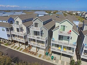 Exterior - Experience 'Settle In' – Coastal Views & Comfort (Surf City)