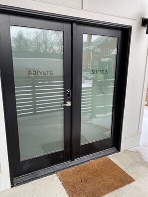 Exterior detail - Luxury private apartment in downtown Louisville with parking.  (Louisville)