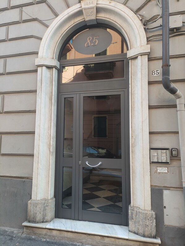 تفاصيل الفندق من الخارج