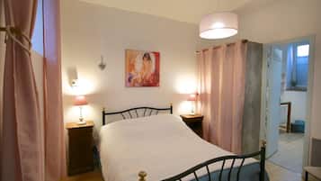 1 habitación, tabla de planchar con plancha, wifi y ropa de cama
