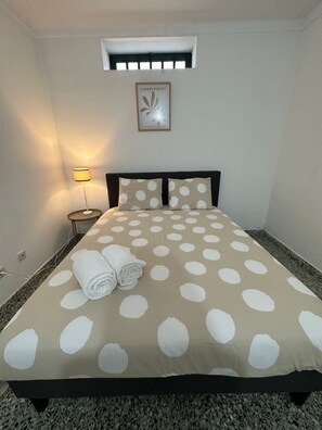 2 quartos, ferros/tábuas de passar roupa, Wi-Fi, roupa de cama