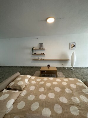 2 quartos, ferros/tábuas de passar roupa, Wi-Fi, roupa de cama