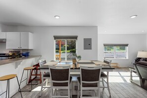 Dining - The Gather House! Super clean, Super comfortable and Super private! (The Dalles)