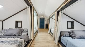 5 slaapkamers, een strijkplank/strijkijzer, gratis wifi, beddengoed