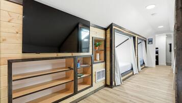 5 bedrooms, iron/ironing board, free WiFi, bed sheets