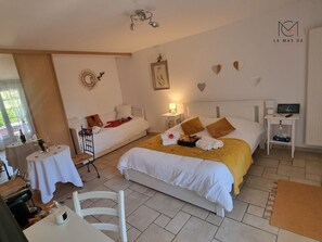 4 quartos, ferros/tábuas de passar roupa, Wi-Fi de cortesia