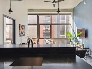 Interior - 3BR with Gym, Game Room, Center City| The Sunlight Apt (Philadelphia)