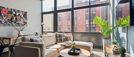 Televisión, mesa de ping pong