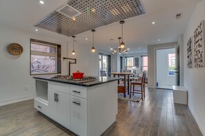 Interior - Modern Condo in the Heart of D.C (Washington)