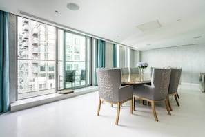 Apartment | Dining