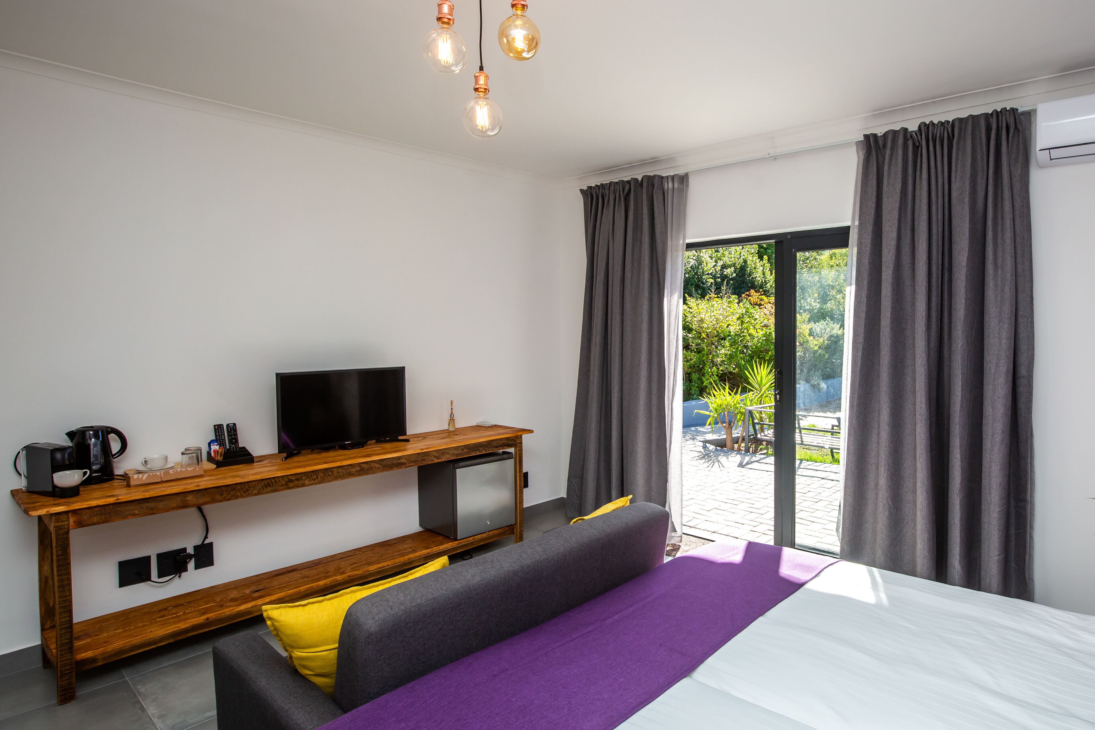 Grand Room 1 = iLanga = Double room with king-size bed or 2 single beds