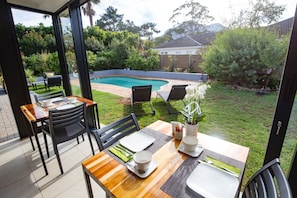 Daily buffet breakfast for a fee - Casa iLanga guesthouse (Cape Town)
