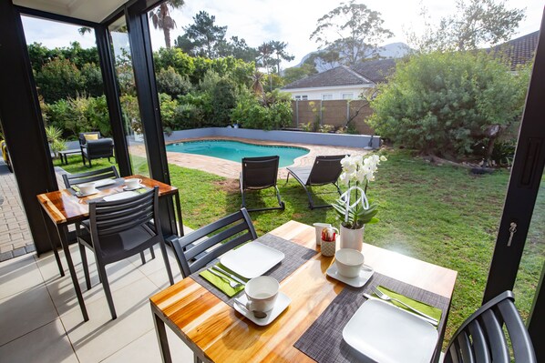 Daily buffet breakfast (ZAR 180 per person) - Casa iLanga guesthouse (Cape Town)