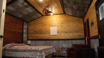 2 habitaciones, tabla de planchar con plancha y cuna de viaje