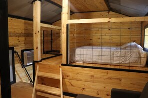 2 soverom, strykejern/-brett, reiseseng for barn og wi-fi (inkludert)