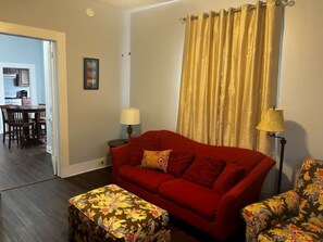 Smart TV - Biloxi Bungalow - Heart of Biloxi - Beach, Casinos and more! (Biloxi)