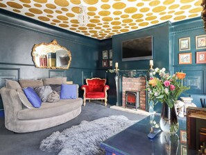 Cottage | Living area