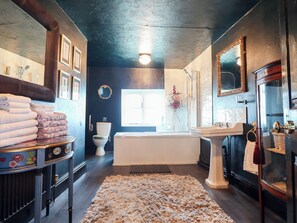 Bathroom - The Funky Flat (Holywell)