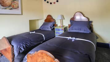 Cottage | 3 bedrooms, individually decorated, individually furnished, free WiFi