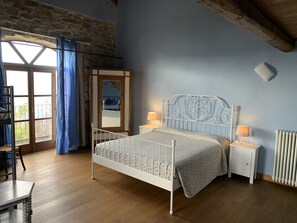 2 soverom, skrivebord, wi-fi (inkludert) og sengetøy