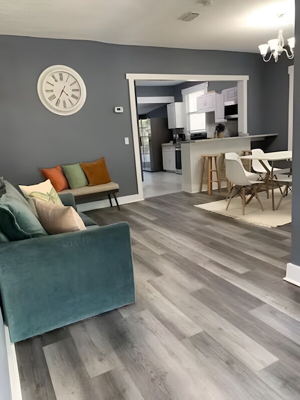 Smart TV - Charming home in Tampa neighborhood Clearwater (Tampa)