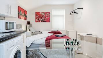 Studio | Iron/ironing board, free WiFi, bed sheets