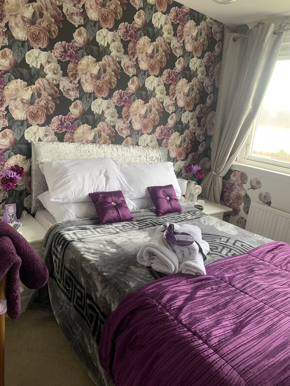 2 bedrooms, iron/ironing board, travel cot, free WiFi - Eastkilbride , A bright 2 bed apartment facing a Park view with balcony . (East Kilbride)