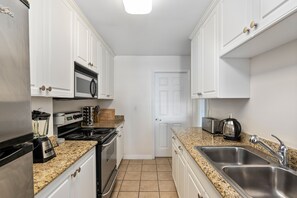 Private kitchen - The Bleu Pearl 3Bed 2Bath Venice Beach/MDR/SM (Marina del Rey)