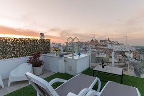 Property grounds - Dimora Matteotti is a fantastic property with terrace see view and Ostuni (Ostuni)