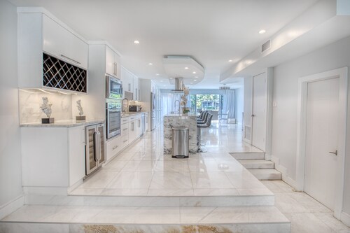 3-story modern, home, with a large deck & jacuzzi overlooking the Miami River 