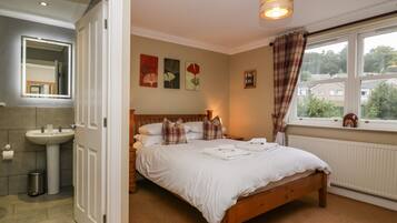 3 bedrooms, individually decorated, individually furnished, free WiFi