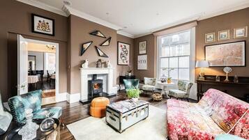 TV connectée, cheminée, jeux vidéo