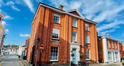 Luxury Georgian House With Sauna Sleeps 19-23