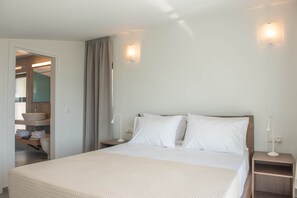 3 bedrooms, in-room safe, iron/ironing board, WiFi