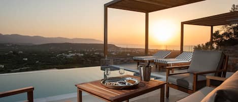 Lämmitetty uima-allas