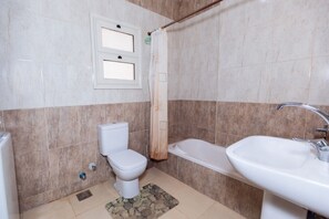 Doccia, vasca idromassaggio, asciugacapelli, bidet