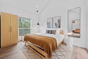 2 bedrooms, travel cot, free WiFi, bed sheets - Two Bedroom Modern Tiny Home at The Cedars Ranch (Wimberley)