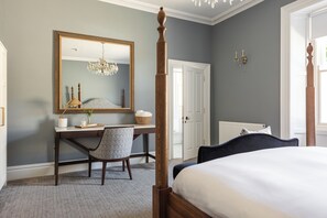 12 habitaciones, tabla de planchar con plancha y cuna de viaje 